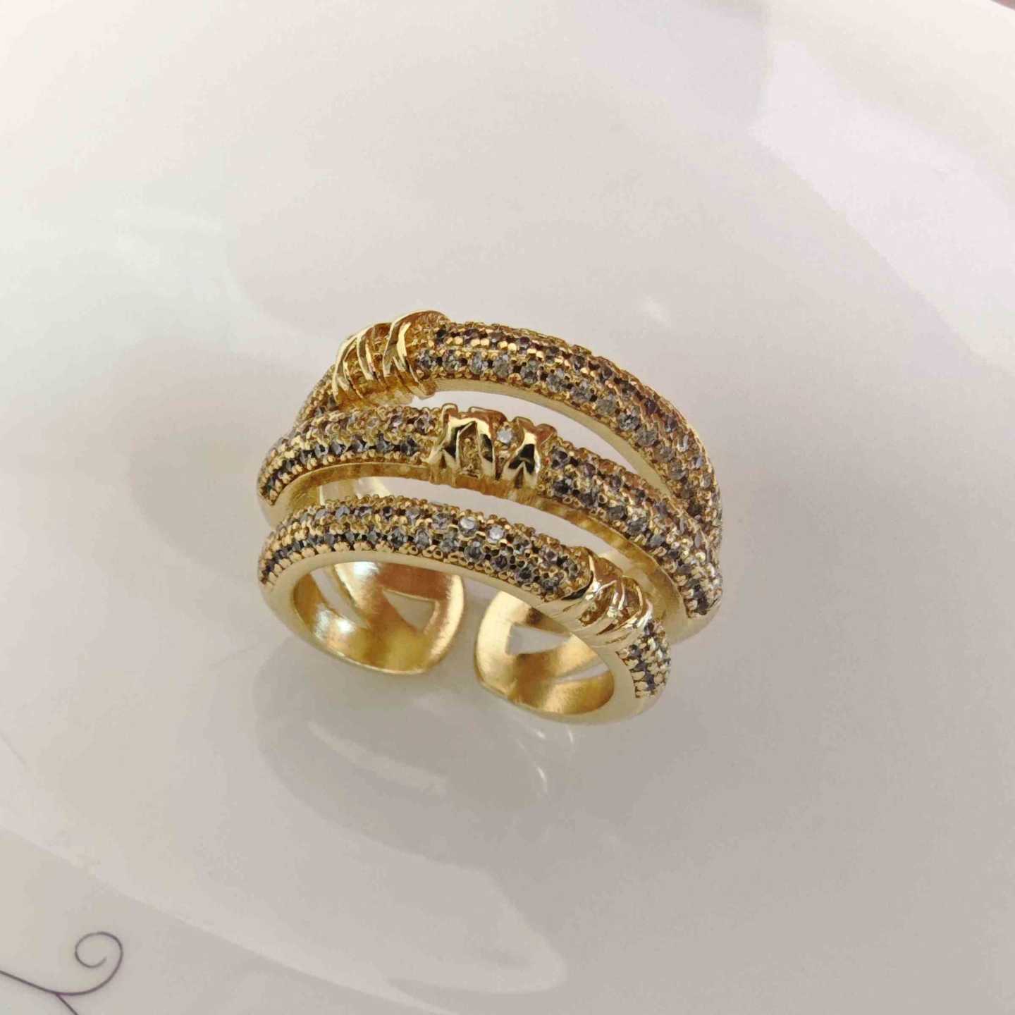 Anillo Bañado en Oro 4 Lineas Circones Cruzado Ajustable