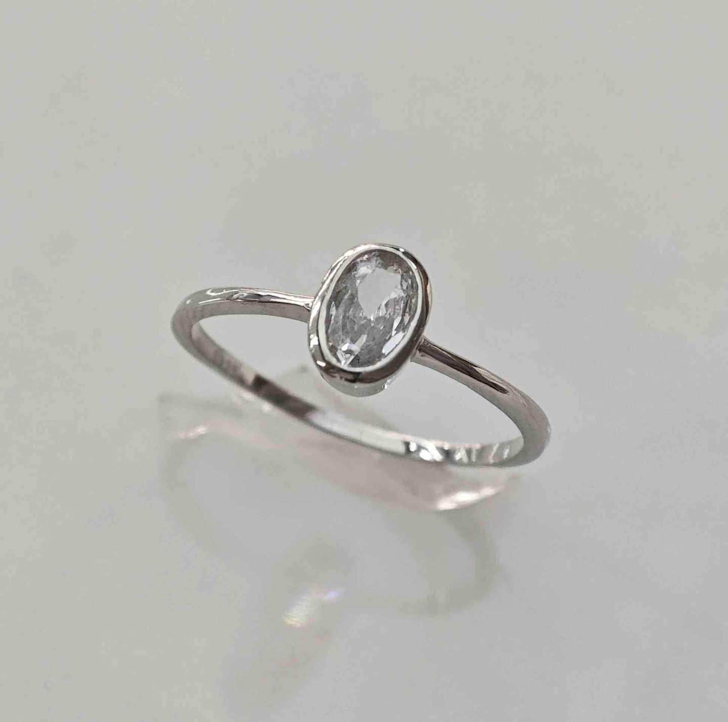 Anillo de plata925 solitario ovalos circon