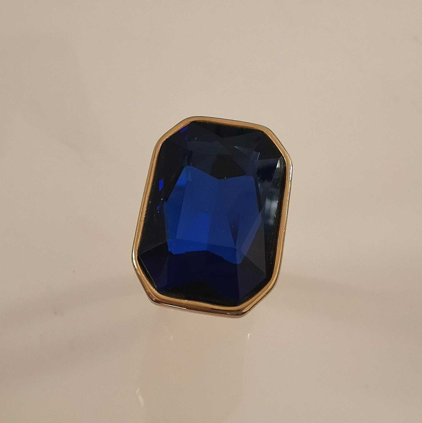 Anillo Dorado Rectangulo Cristal Azul