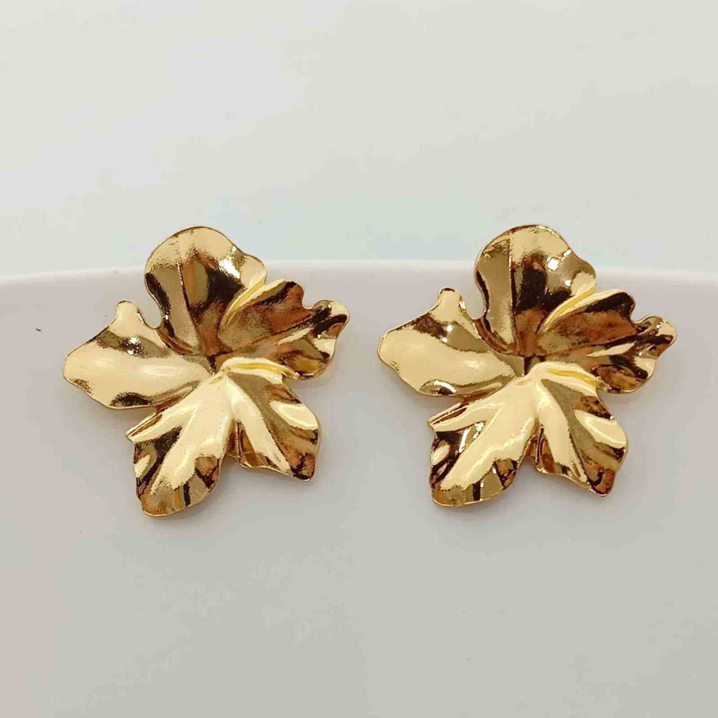 Aro de Acero Quirúrgico Dorado Flor Medio