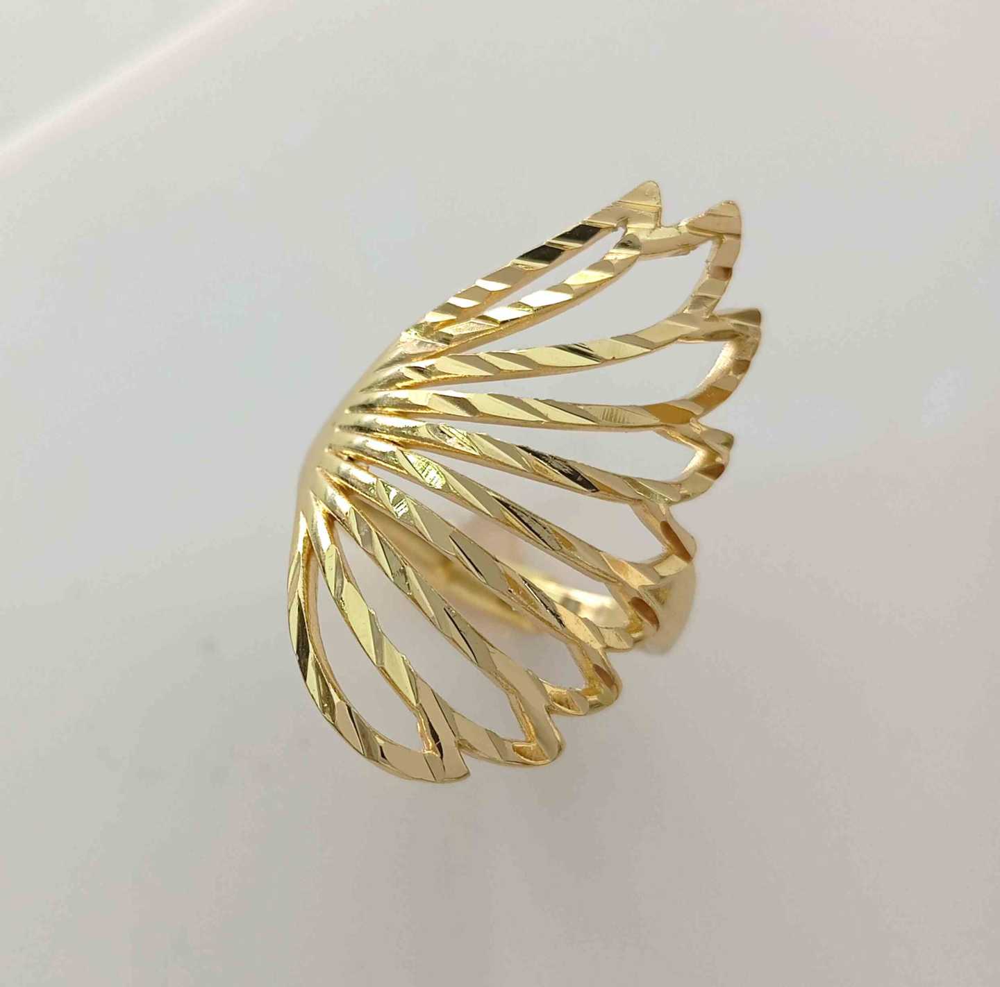 Anillo Bañado En Oro Alas Hueco Ajustable