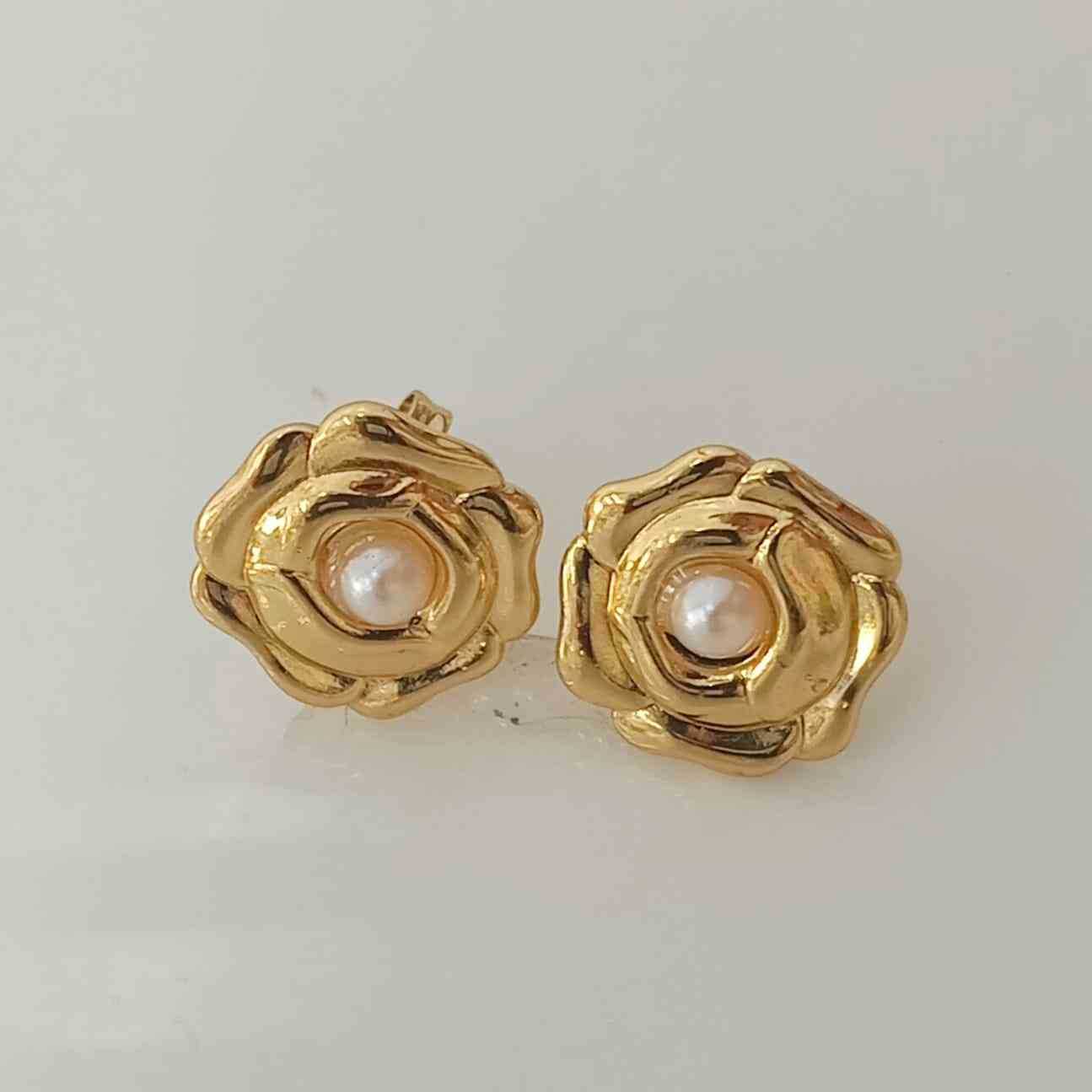 Aro de Acero Quirúrgico Dorado Cordo Flor Pequeño y Perla