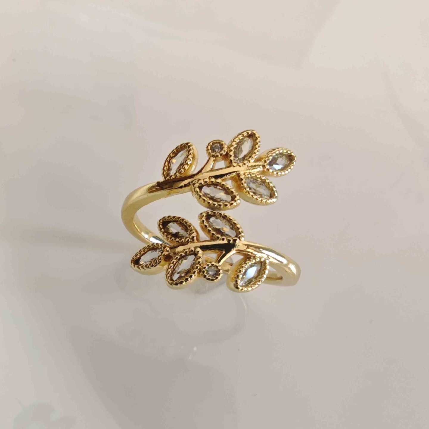 Anillo Bañado en Oro Hojas Circones Ajustable