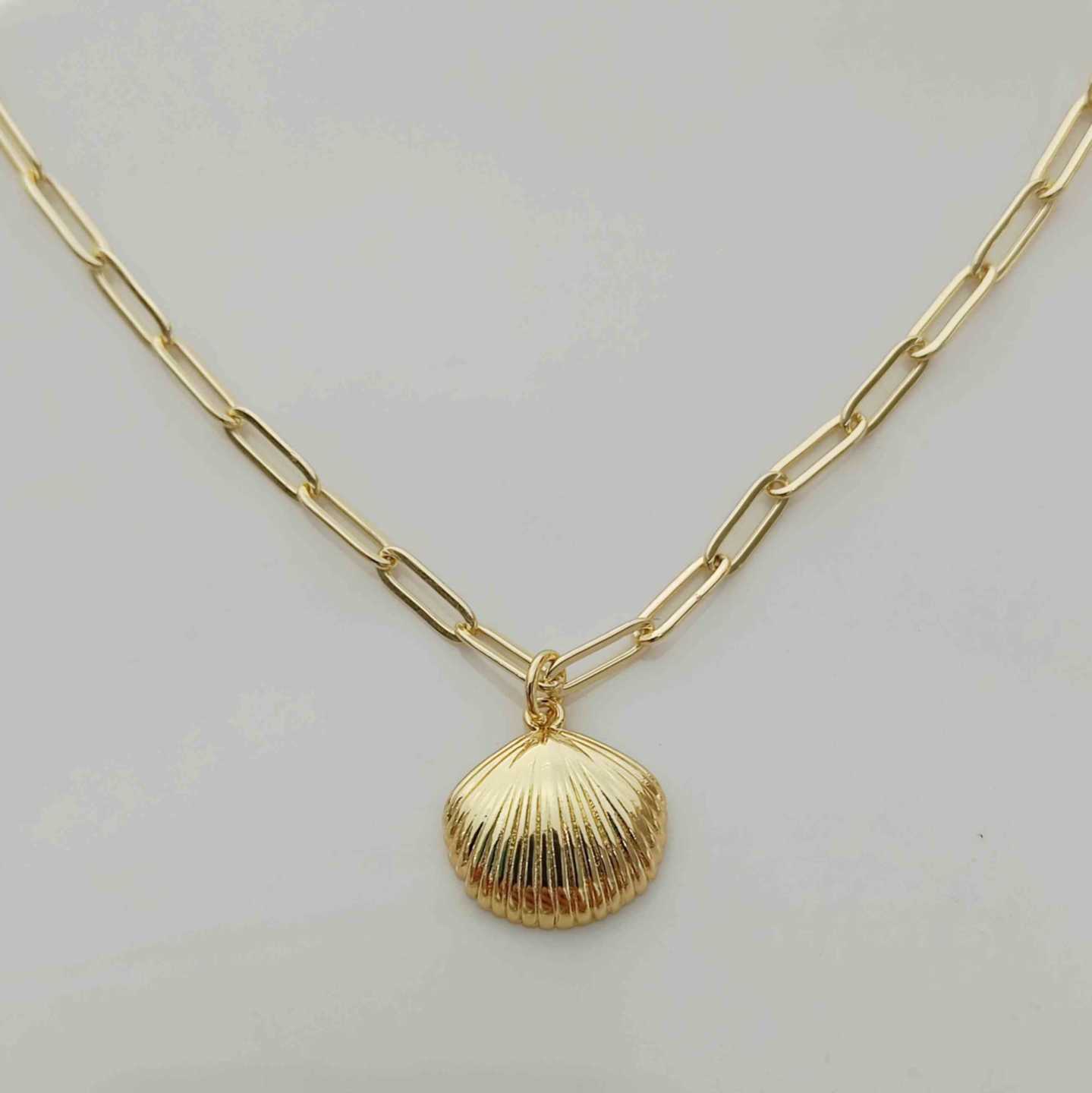 Collar Bañado en Oro Colgante Concha