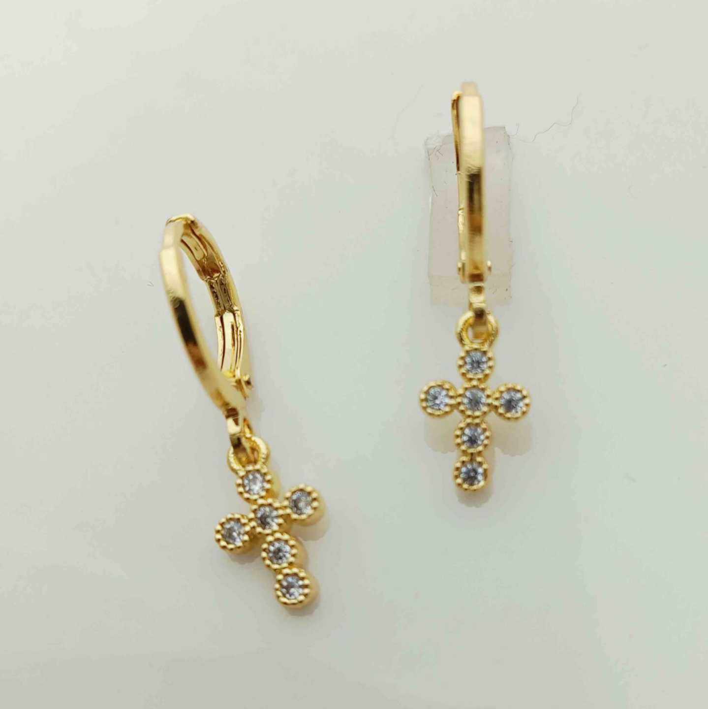 Aro Argolla Bañado en Oro 18k con Colgante Cruz de Circones