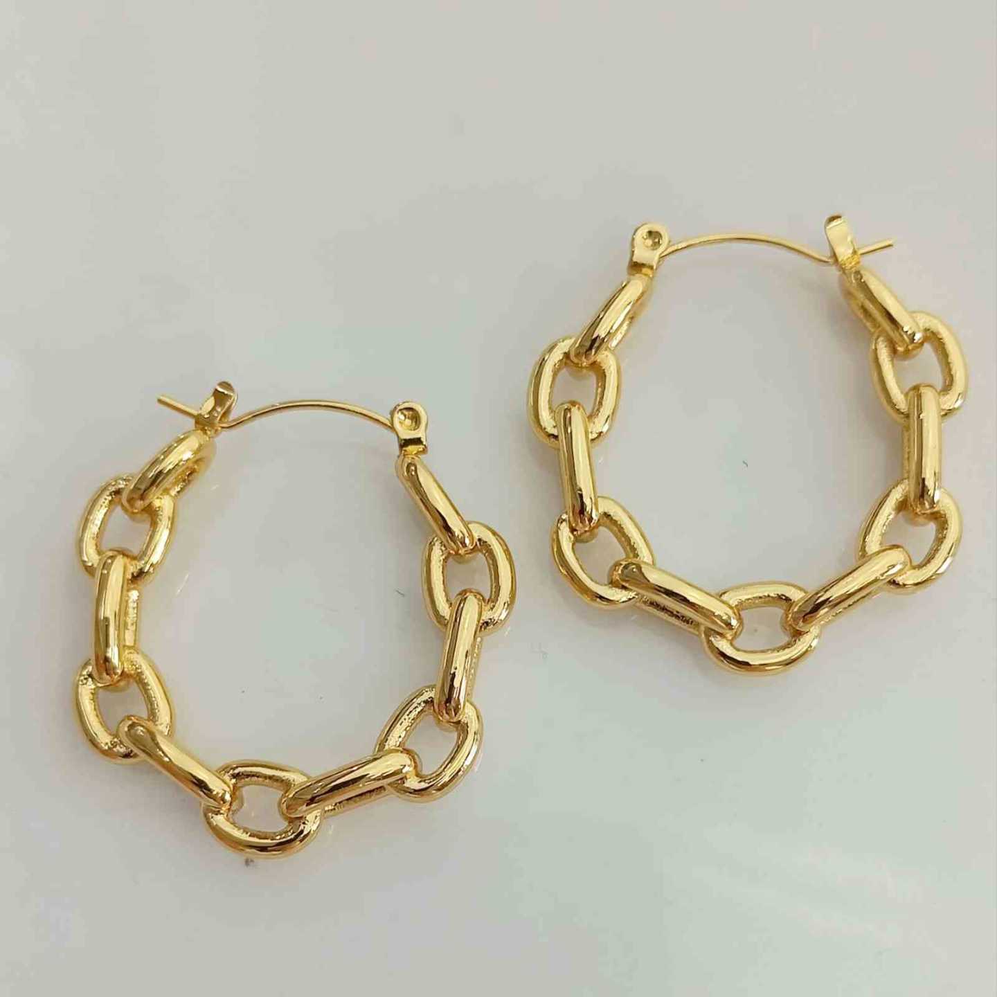 Aro de Acero Dorado Argolla Forma Cadena 30mm