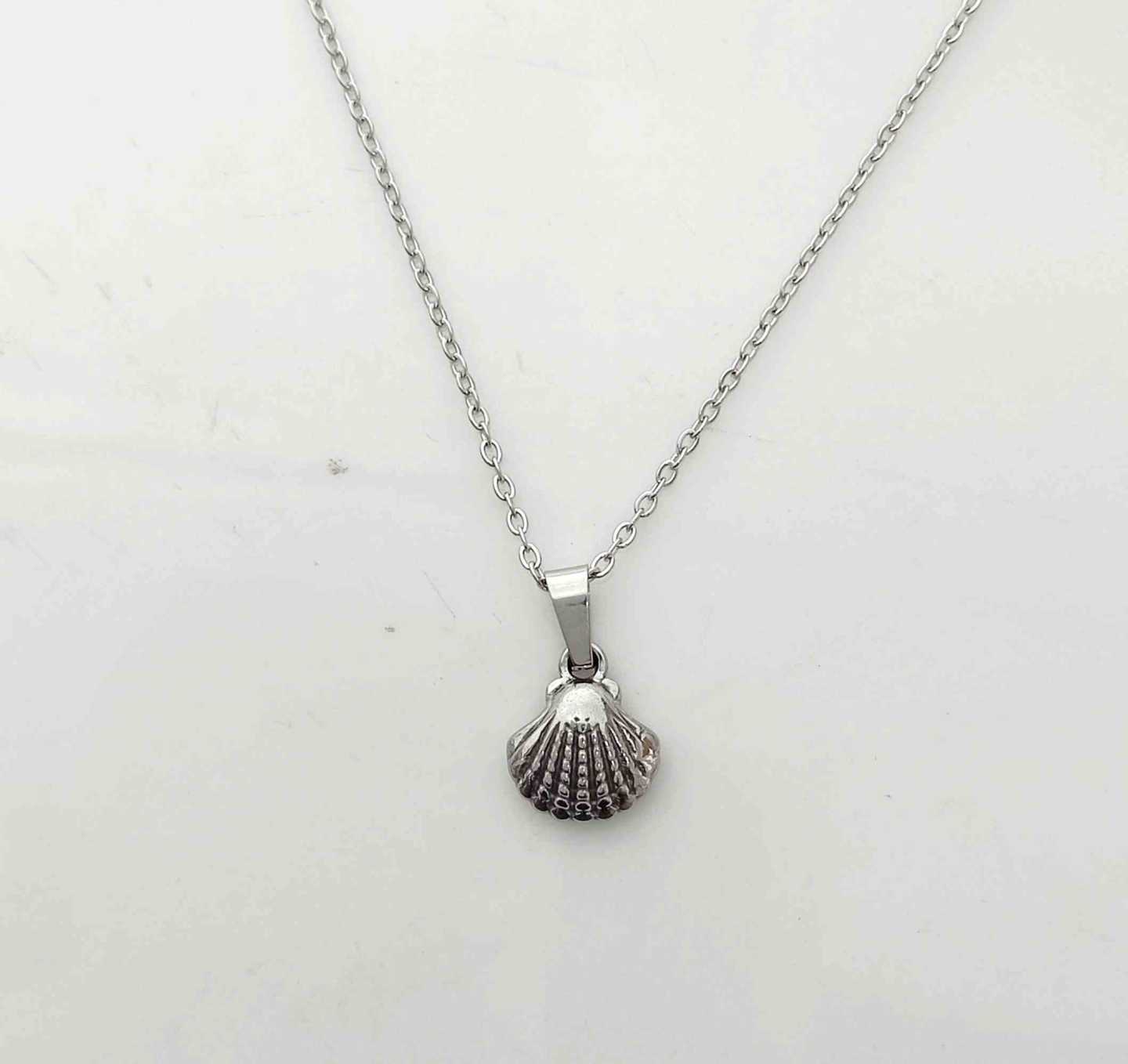 Collar Plateado Concha de Vieira