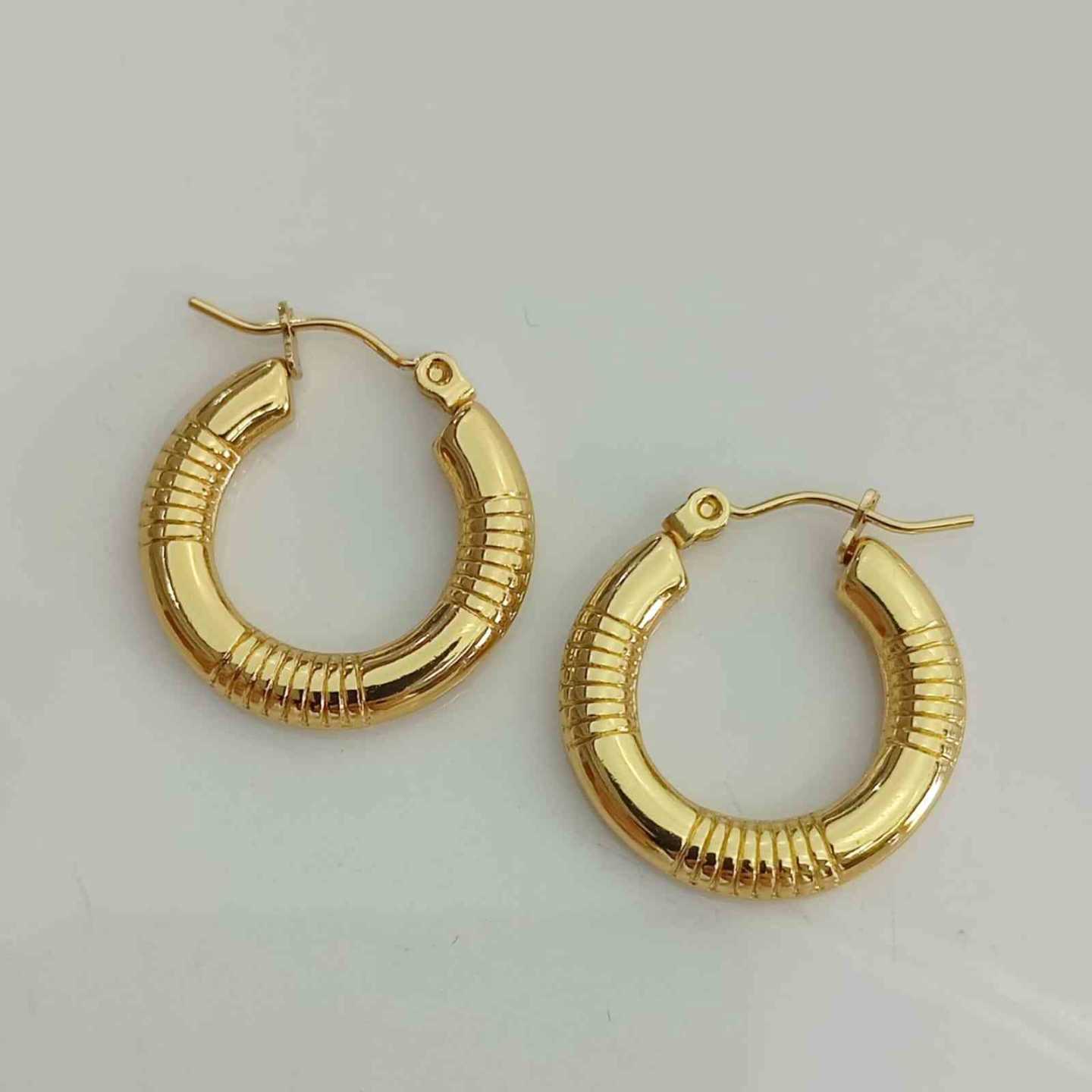 Aro de Acero Dorado Argolla Rayas 22mm