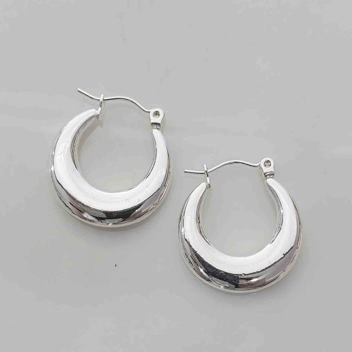 Aros Argolla Circular Chunky Crescent Luna Creciente Lisa Plateada Espejo Acero Inoxidable Abombada Volumétrica Statement 24mm