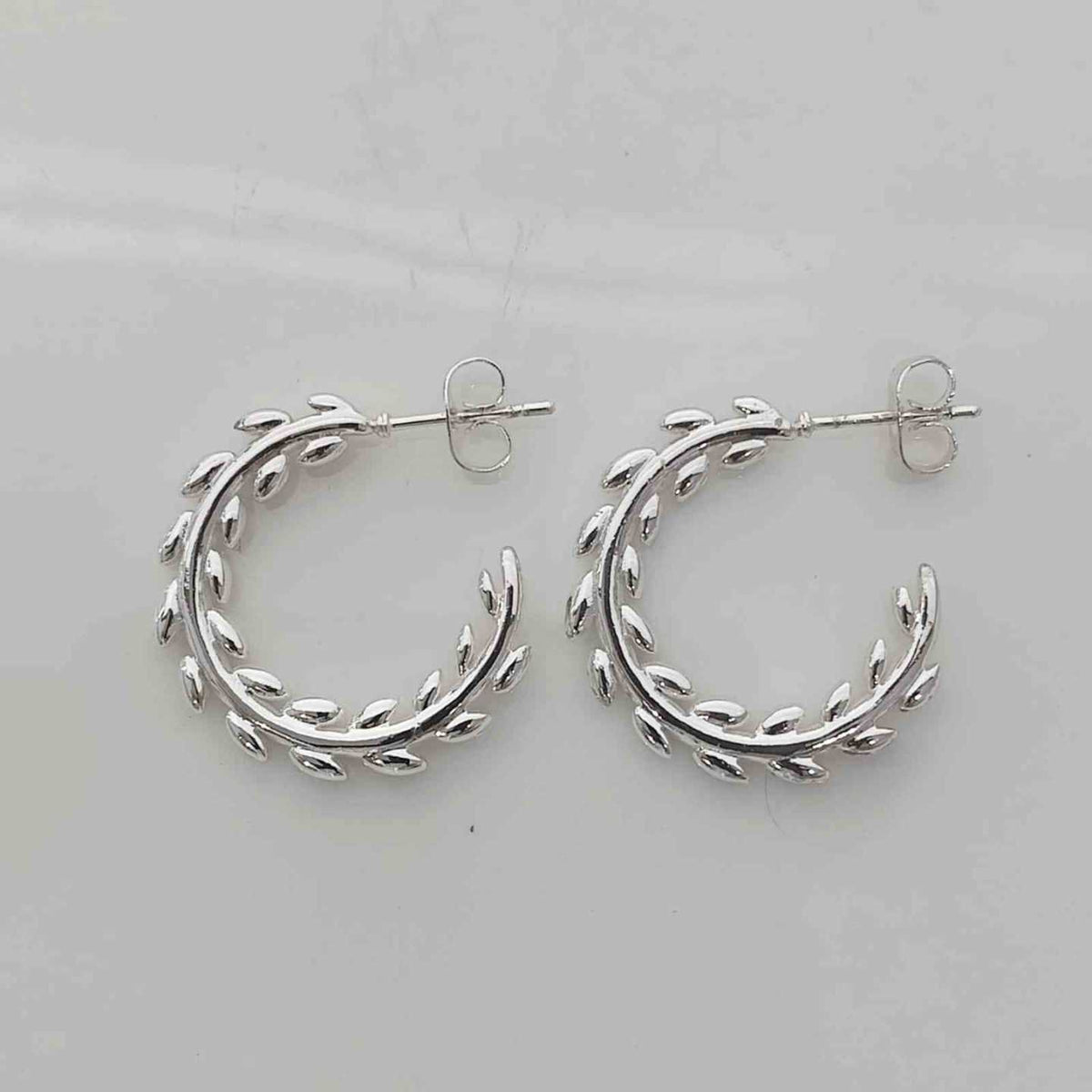 Aros Argolla Circular Hojas Laurel Olivo Plateado Acero Inoxidable Botánico Guirnalda Corona 360 Espiga 20mm