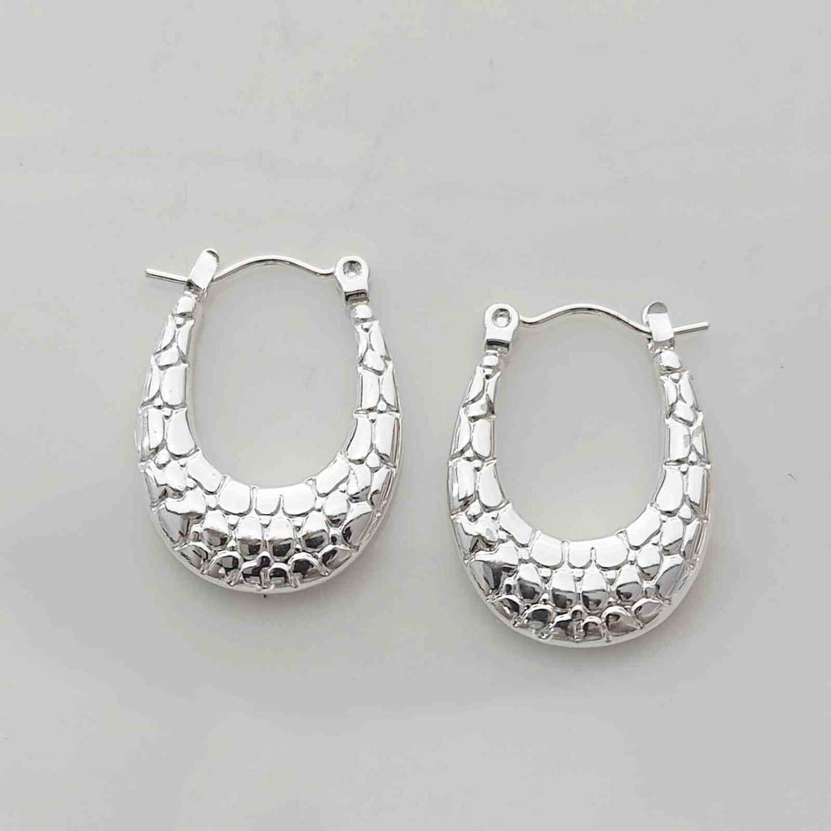 Aros Argolla Ovalada Ancha Plateada Acero Inoxidable Textura Piel Serpiente Cocodrilo Escamas Relieve Statement 25x19mm