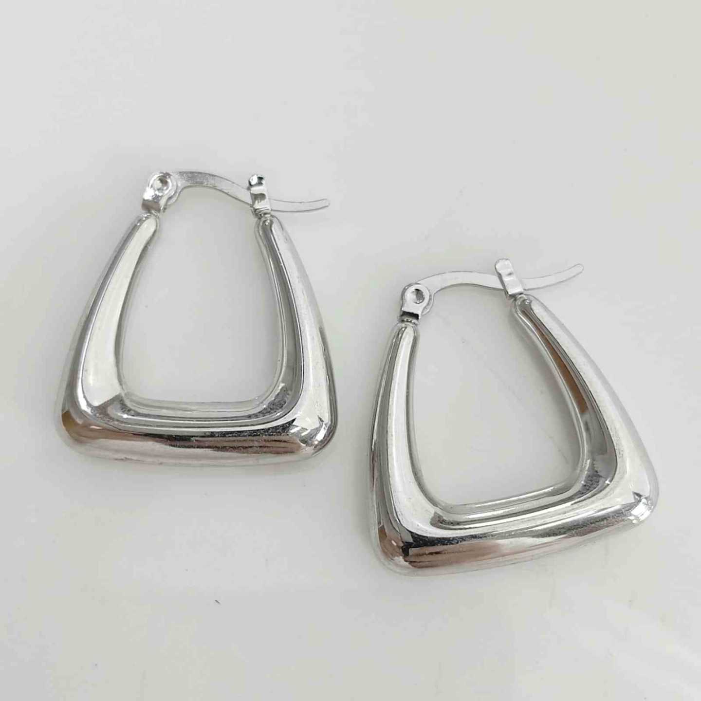 Aros Argolla Trapezoidal Hueca Bañada en Plata Tubular Espejo Geométrica 26mm