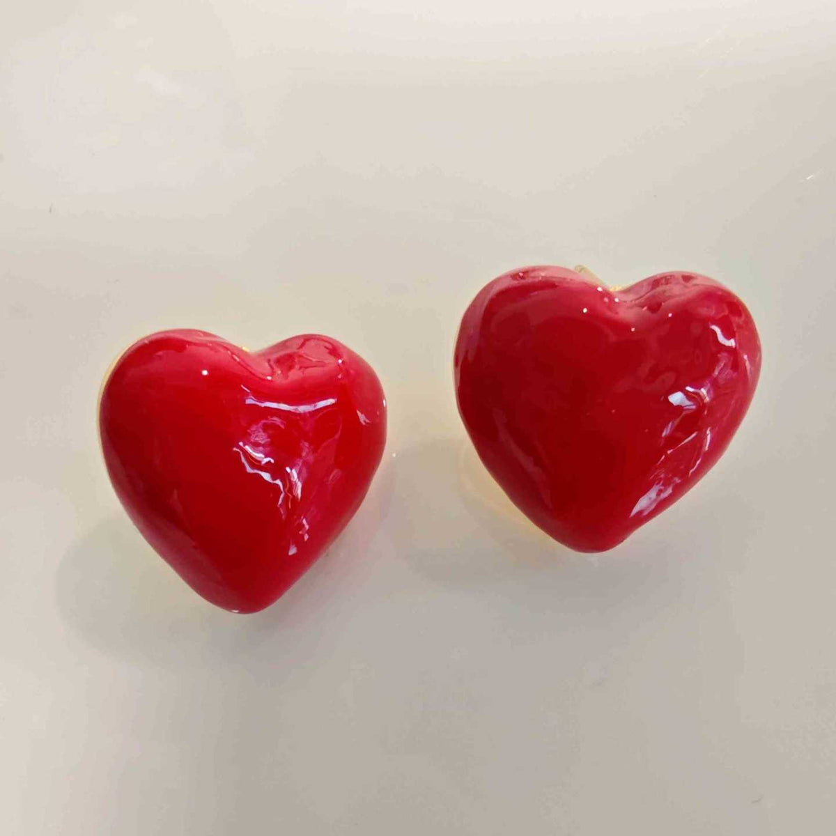 Aros Toper Corazón Abombado Rojo Lacado Gloss Volumétrico Coquette Romántico Statement Bañado Oro