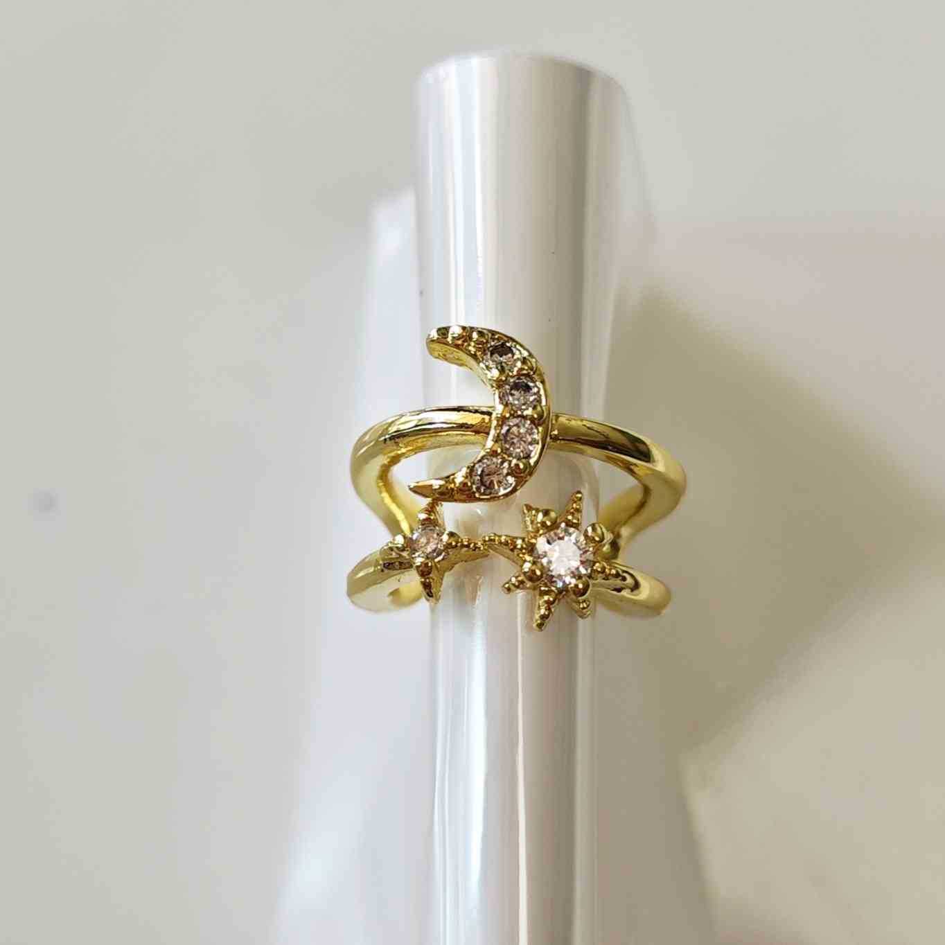 Ear Cuff Bañado en Oro 18k Doble Banda Luna y Estrella con Circones