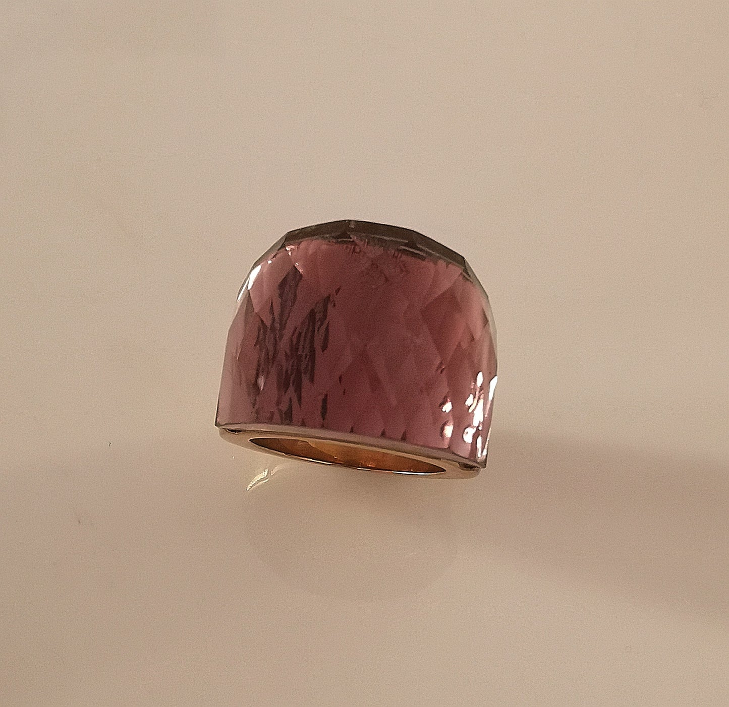 Anillo de Acero quirugico Dorado Cristal Rojo Vino Face