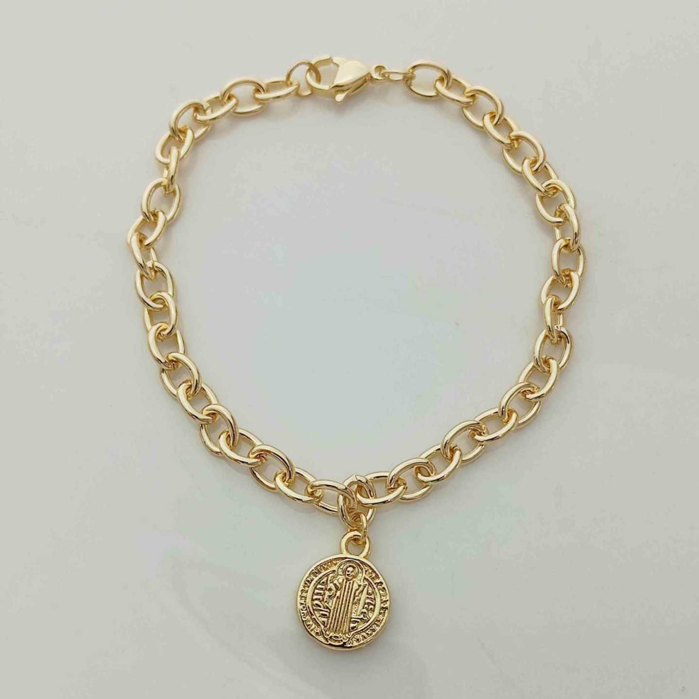 Pulsera Bañado en Oro Eslabon Colgante San Benito