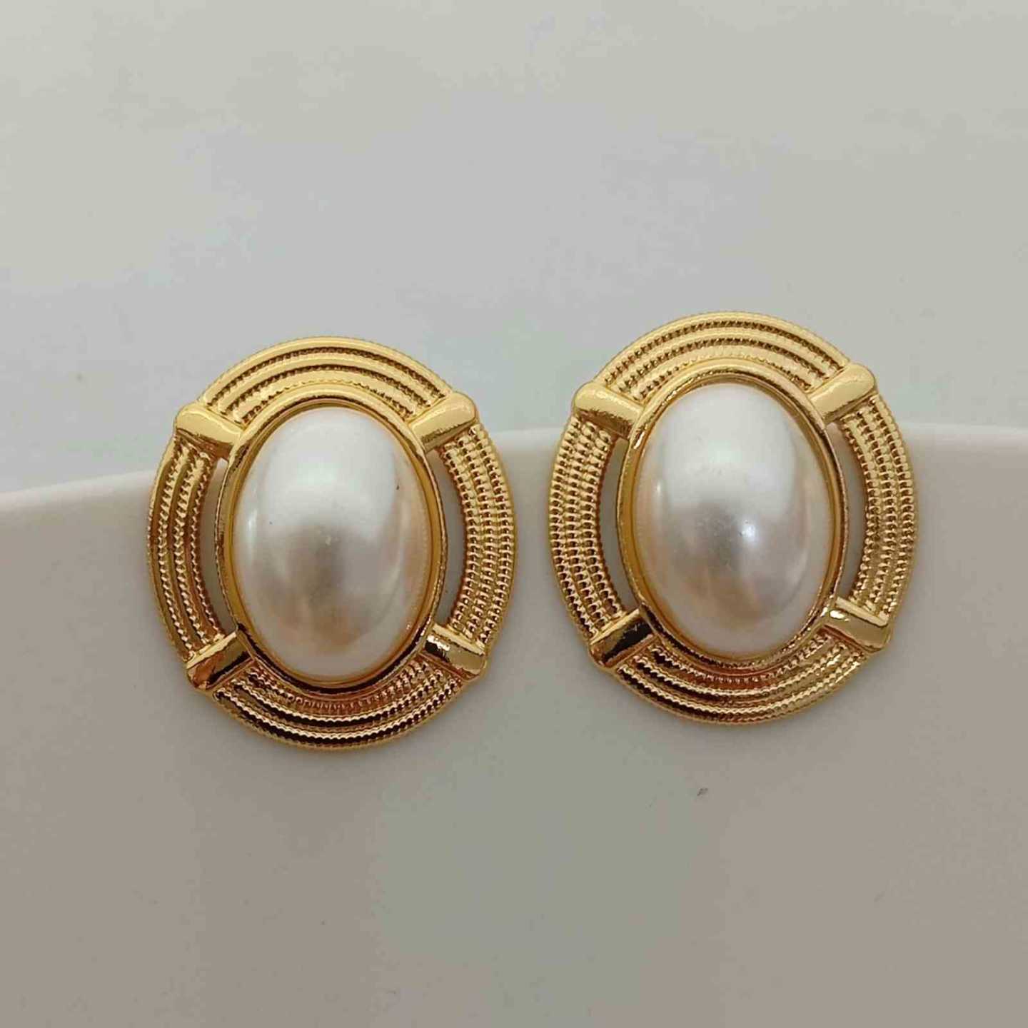 Aro de Acero QuirúrgicoDorado Cordo Perla Ovalado Grande