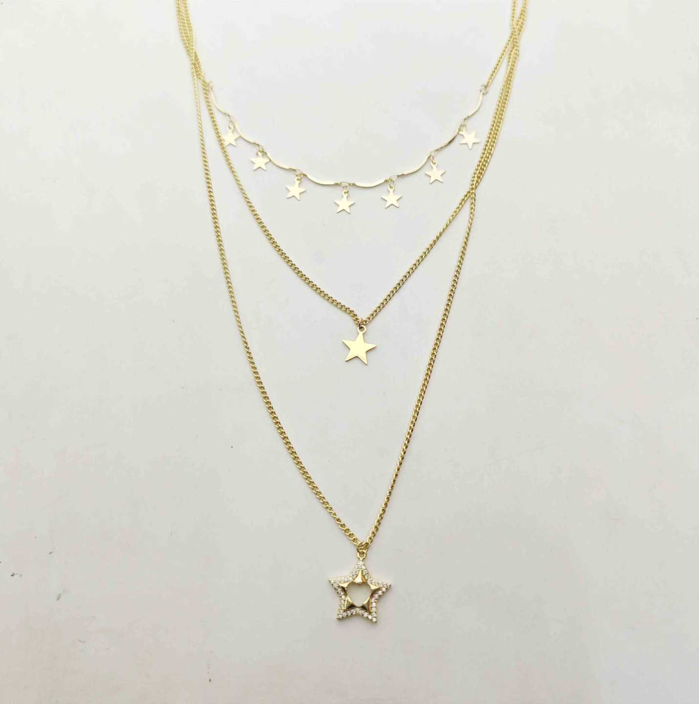 Collar Dorado Triple Estrellas
