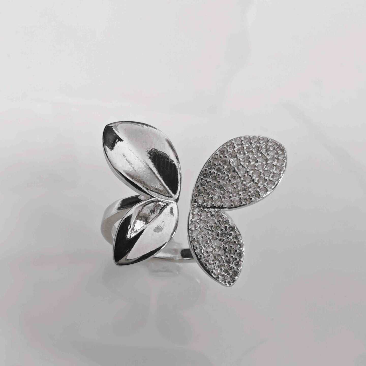 Anillo Bañado en Oro Mariposa Circones Ajustable