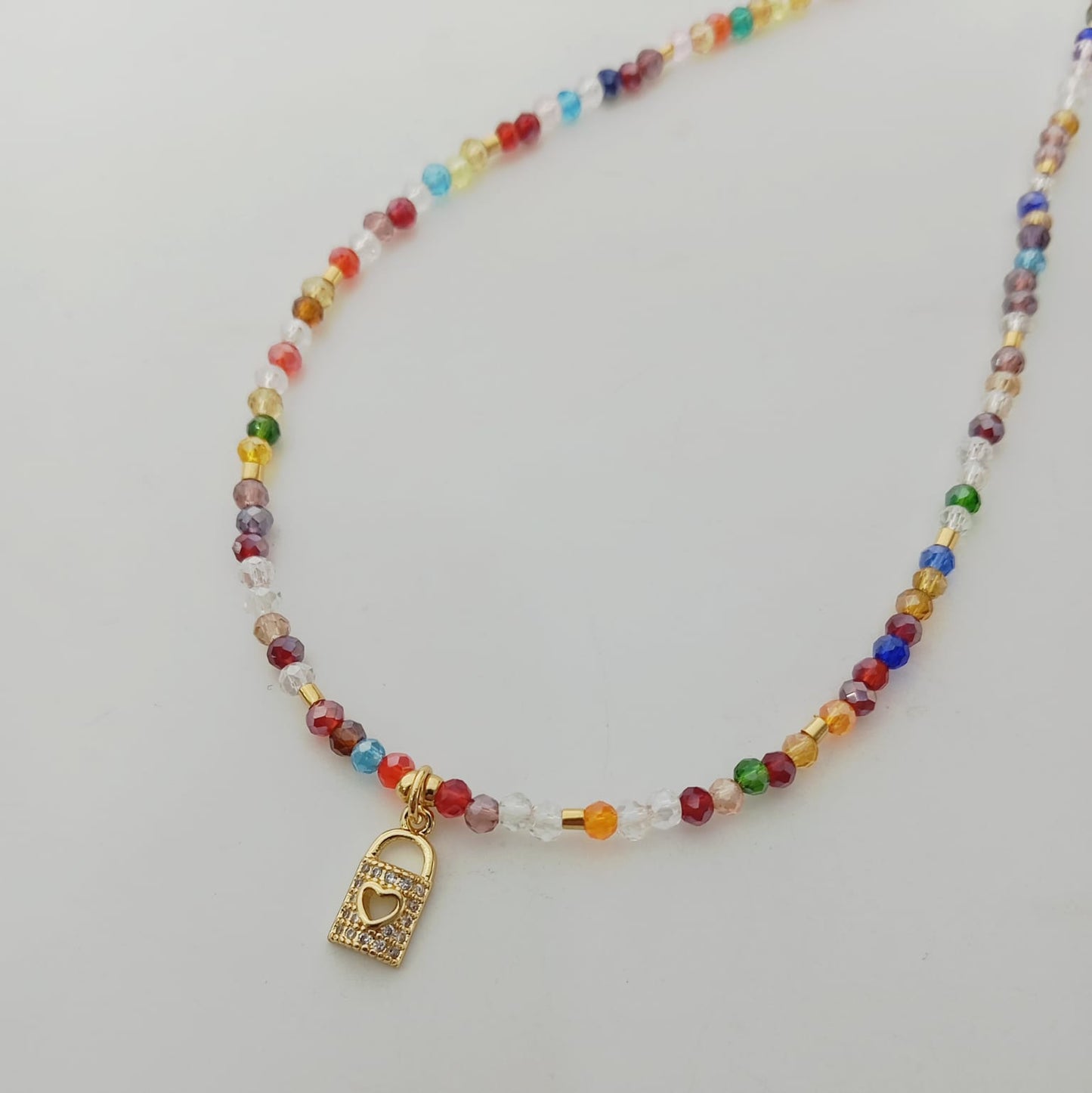 Collar Dorado Cristal Rojo o Negro Broche Corazon Iman