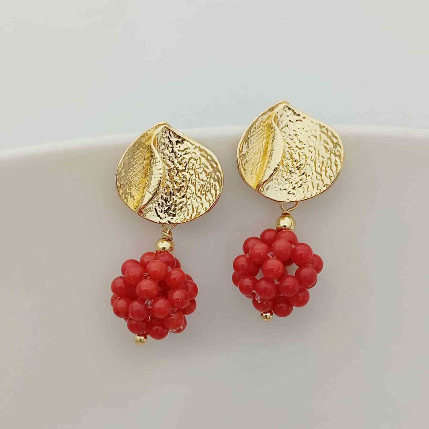 Aro Bañado Oro Colgante Pelota de Piedras Coral Rojo