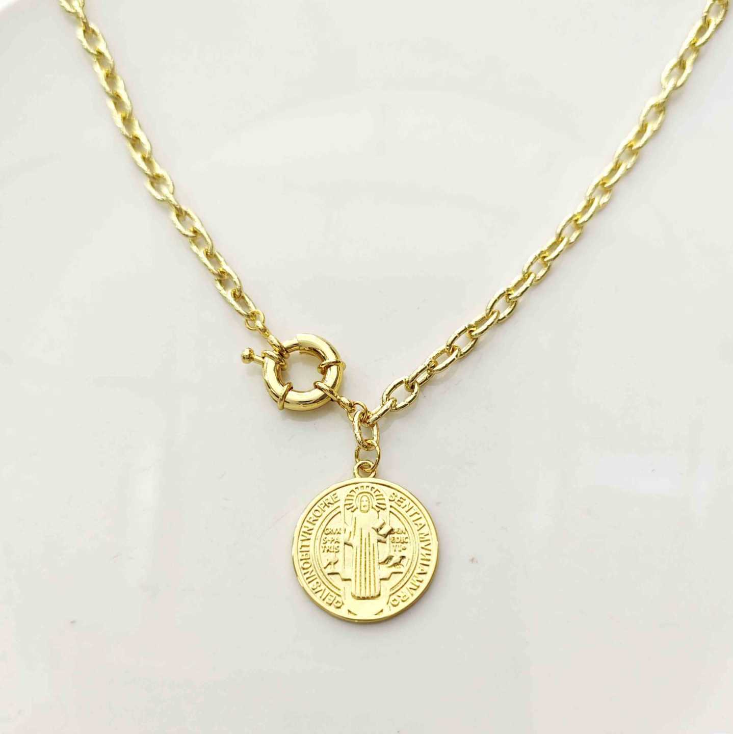 Collar Bañado En Oro Colgante San Benido Grande