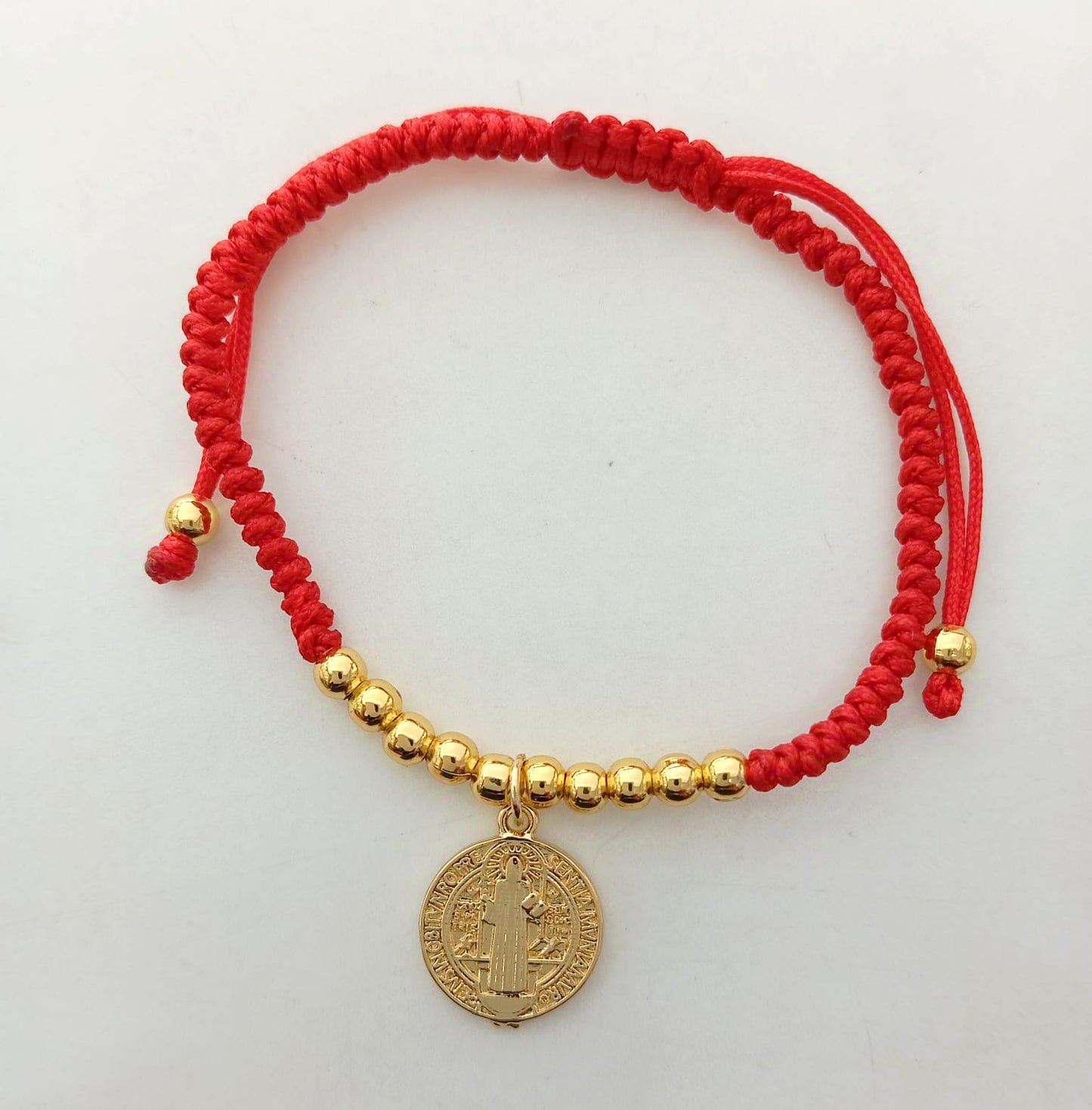 Pulsera Hilo Rojo Pelotitas Colgante San Benito
