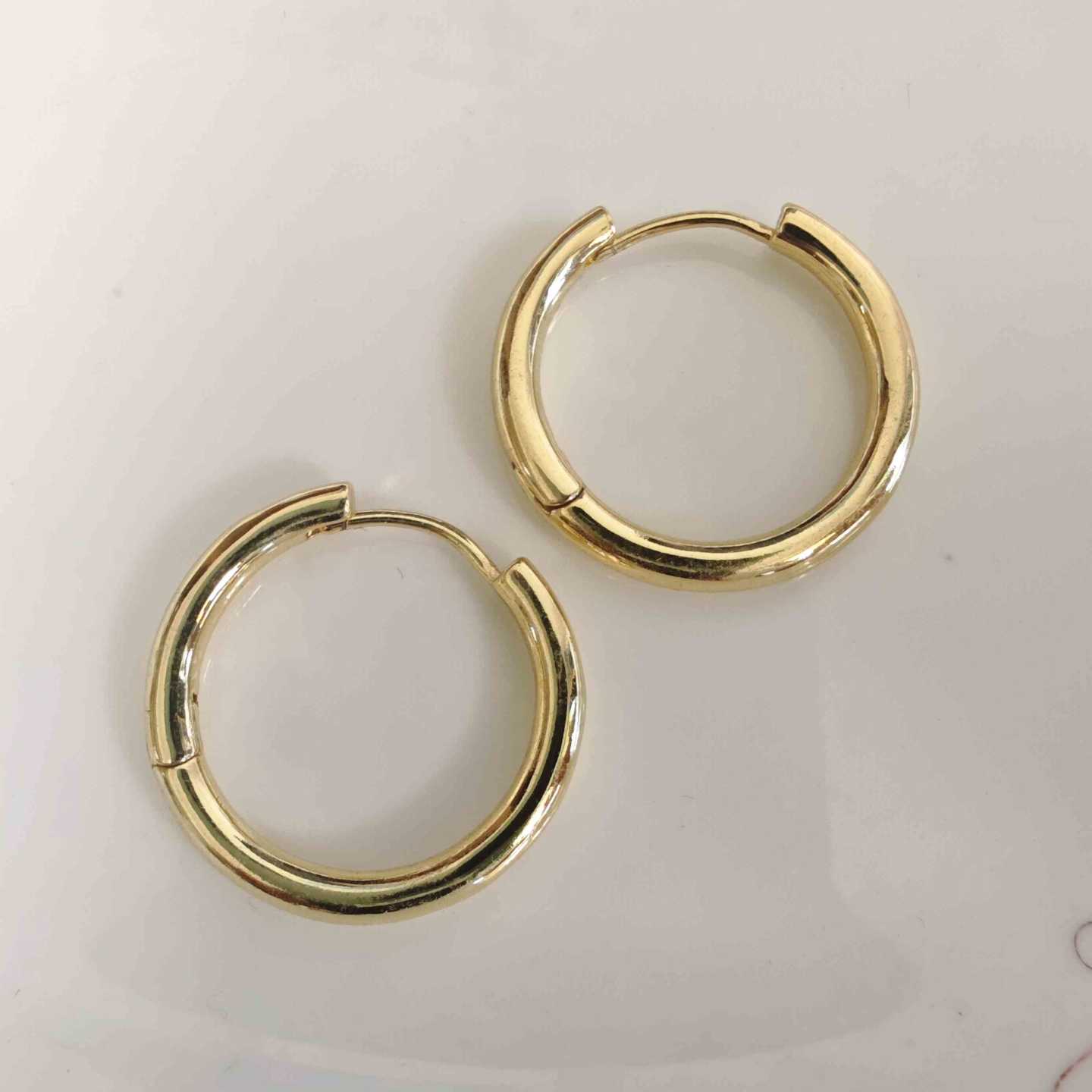 Aro Bañado en Oro Argolla Cubo Liso 25x3mm