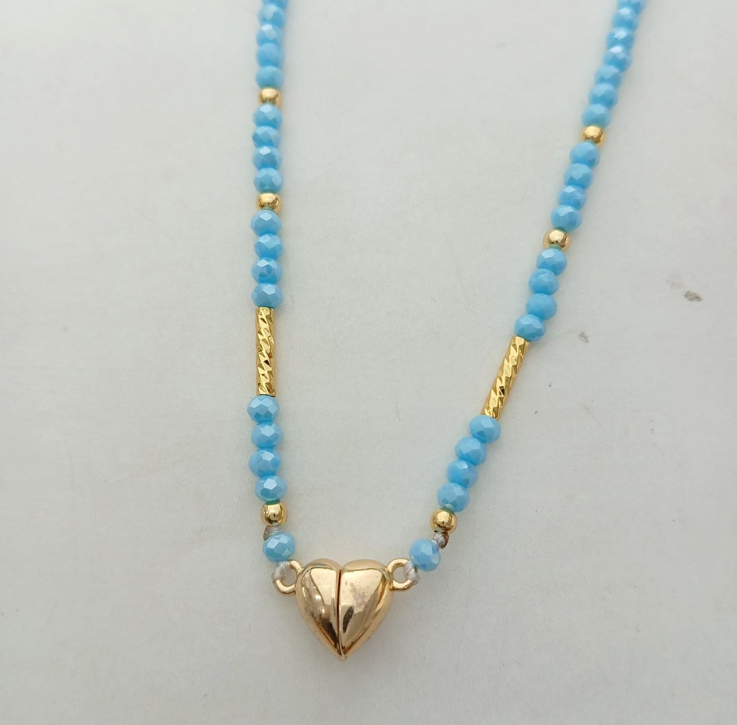 Collar Dorado Cristal Rojo o Negro Broche Corazon Iman