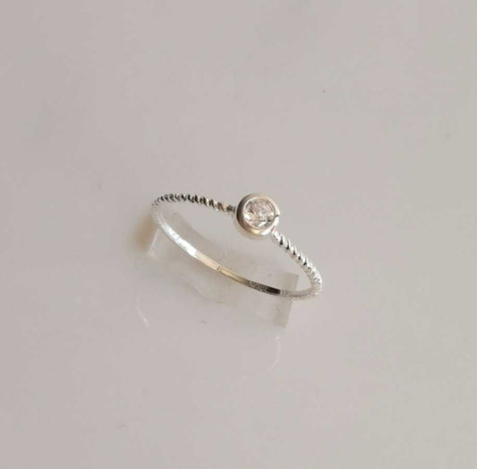 Anillo Solitario Plata 925 Circón Central Banda Trenzada Torsade Fina Romántico Delicado Artesanal