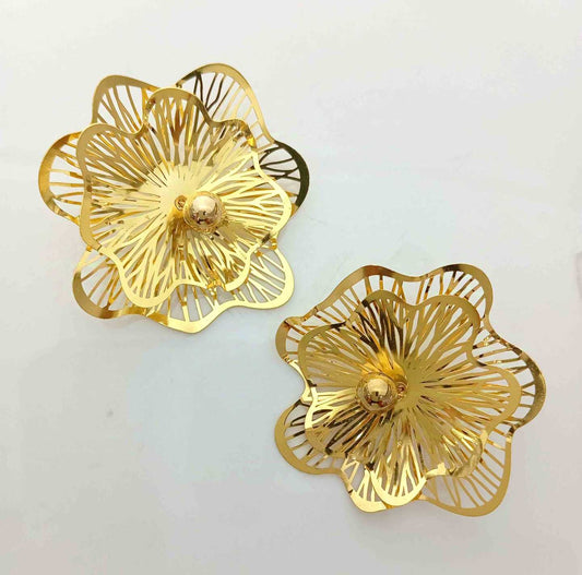 Aro Dorado Flor Pelota en Centro