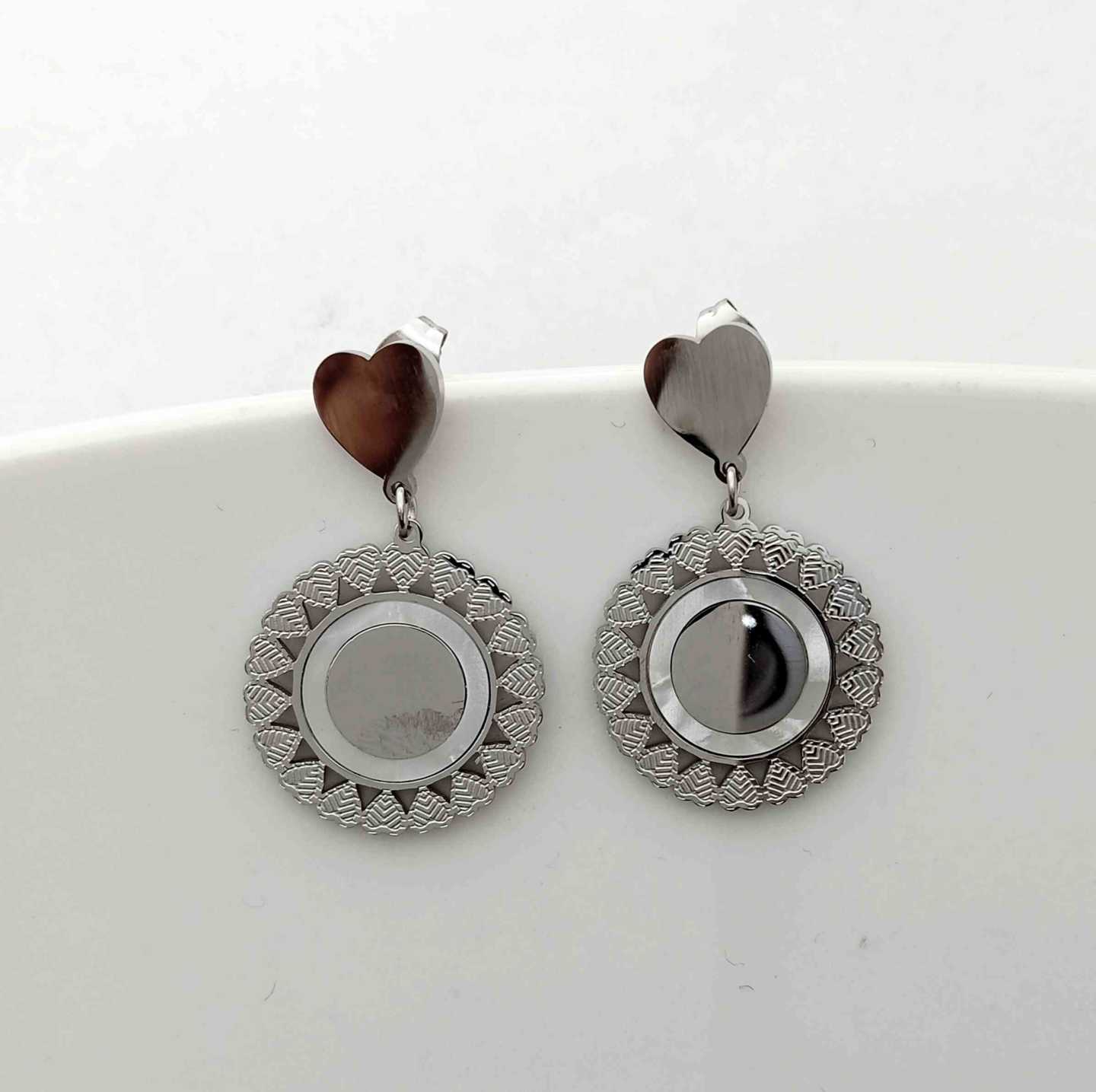 Aro Plateado Corazon Colg. Redondo y Nacar