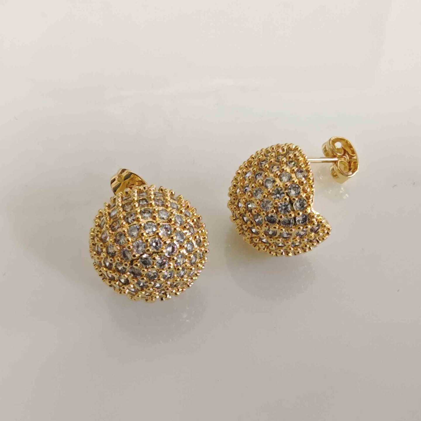 Aro Bañado en Oro 18K Tres cuartos de un pelota Circones 15mm