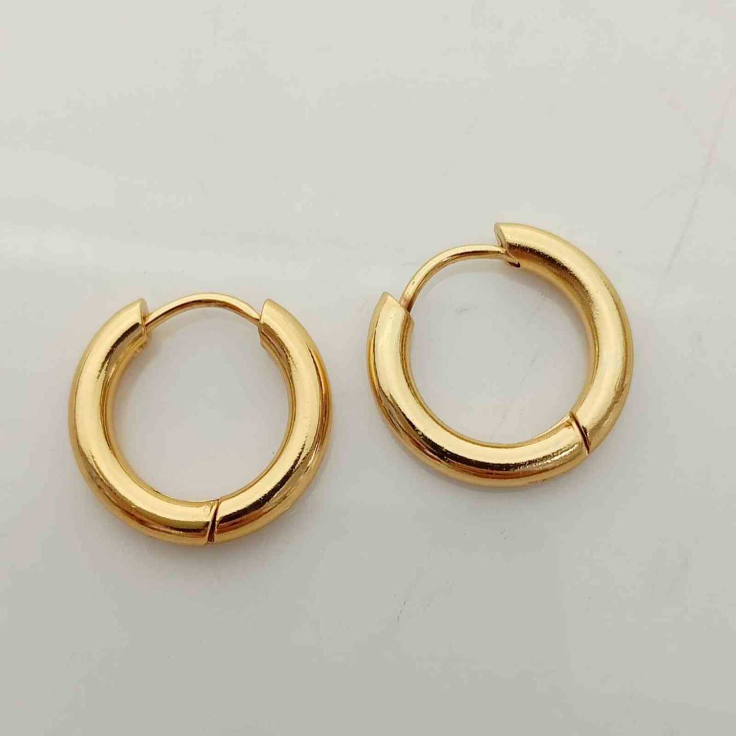 Aros Argolla Circular Acero Inoxidable Bañados en Oro Tubo 3mm 5 Tamaños