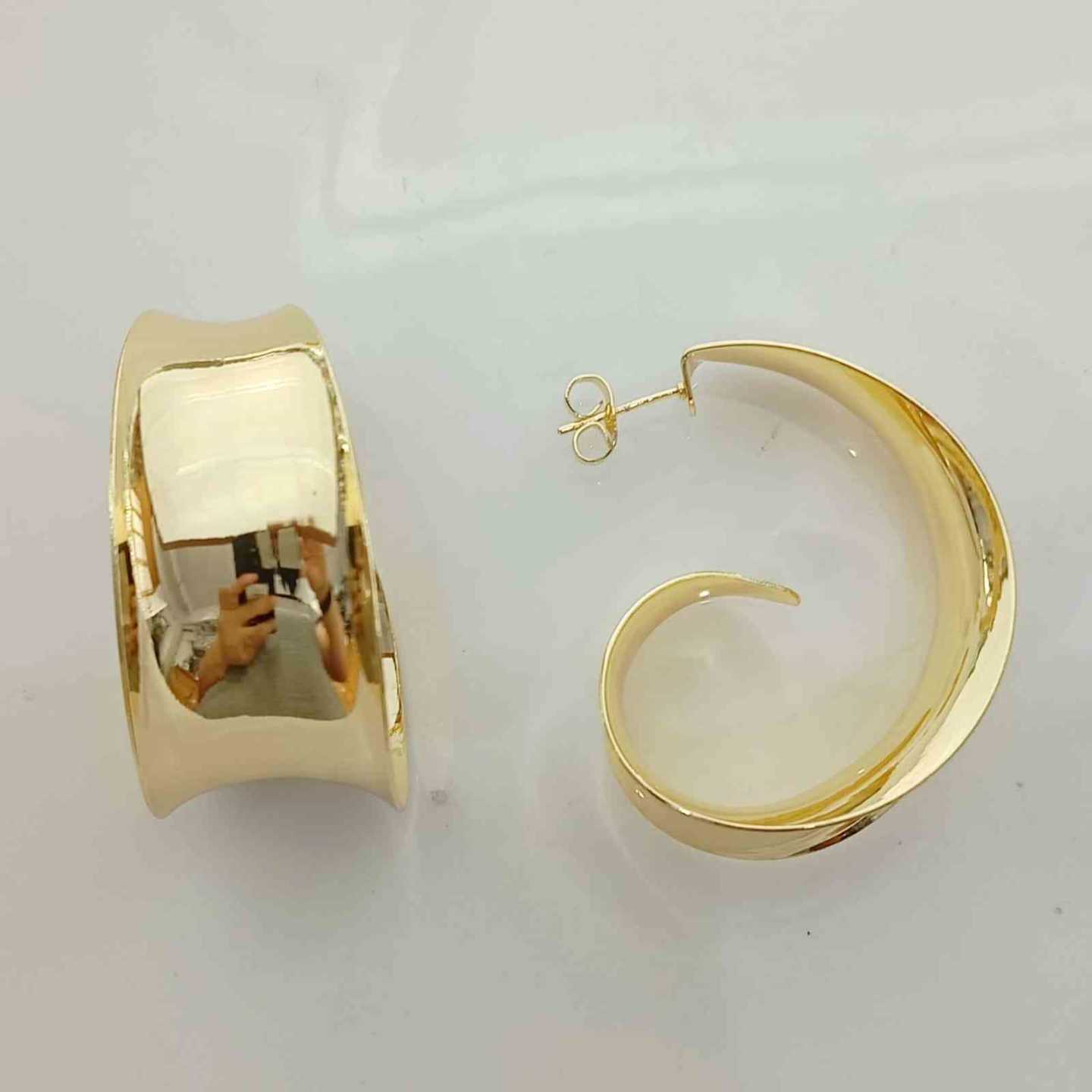 Aro Bañado en Oro Ondulado Cóncavo Liso 40X20mm 