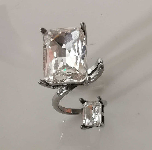 Anillo Acero inoxidable Plateado 1 Circon Grande 1 Circon Chico Rectanculo Blanco