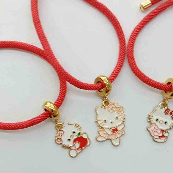 Pulsera Hilo Rojo Con Dije H. K.