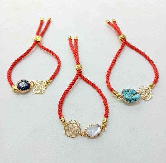 Pulsera Hilo Rojo Ajustable Piedra y Flor Bañado en Oro