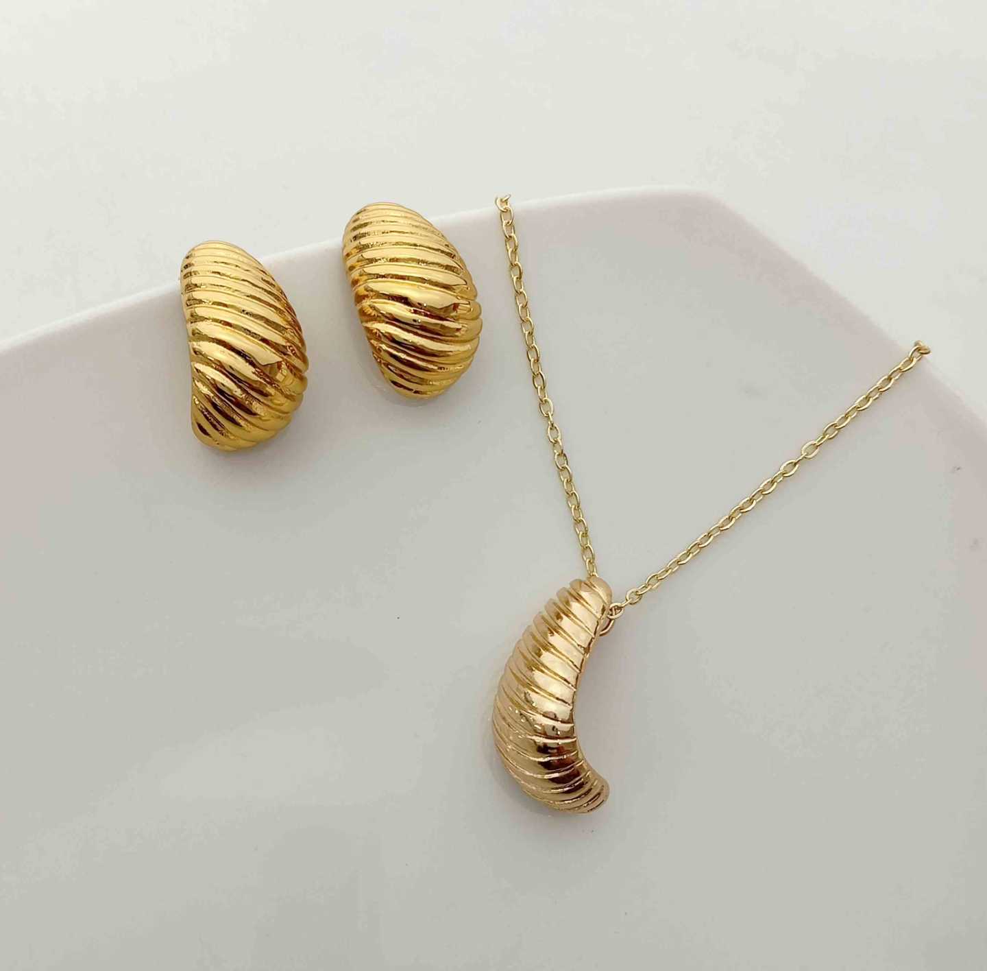Conjuntos Dorado Gota Asargada