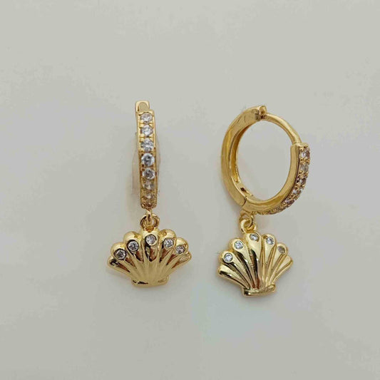 Aro Argolla Bañado en Oro 18k con Colgante Concha Marina y Circones