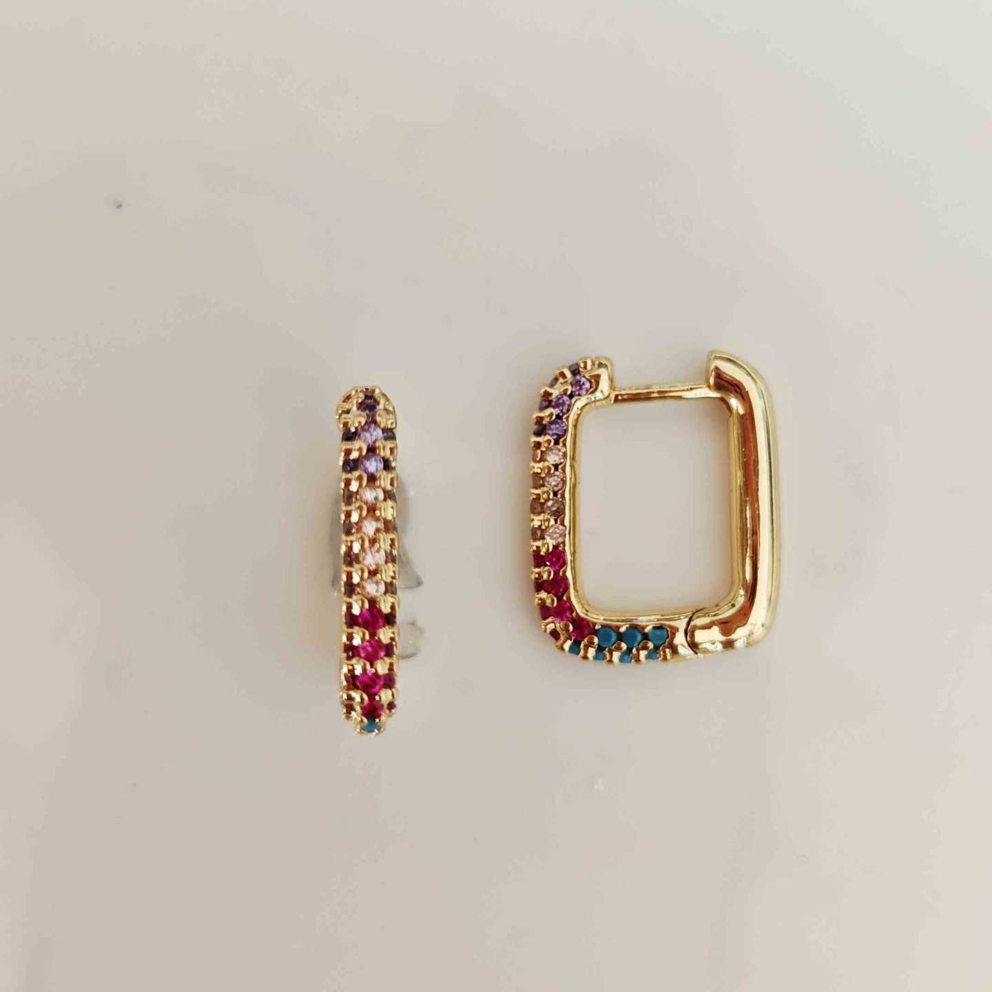Aro Argolla Rectangular Bañada en Oro 18k Pavé Circones Multicolores