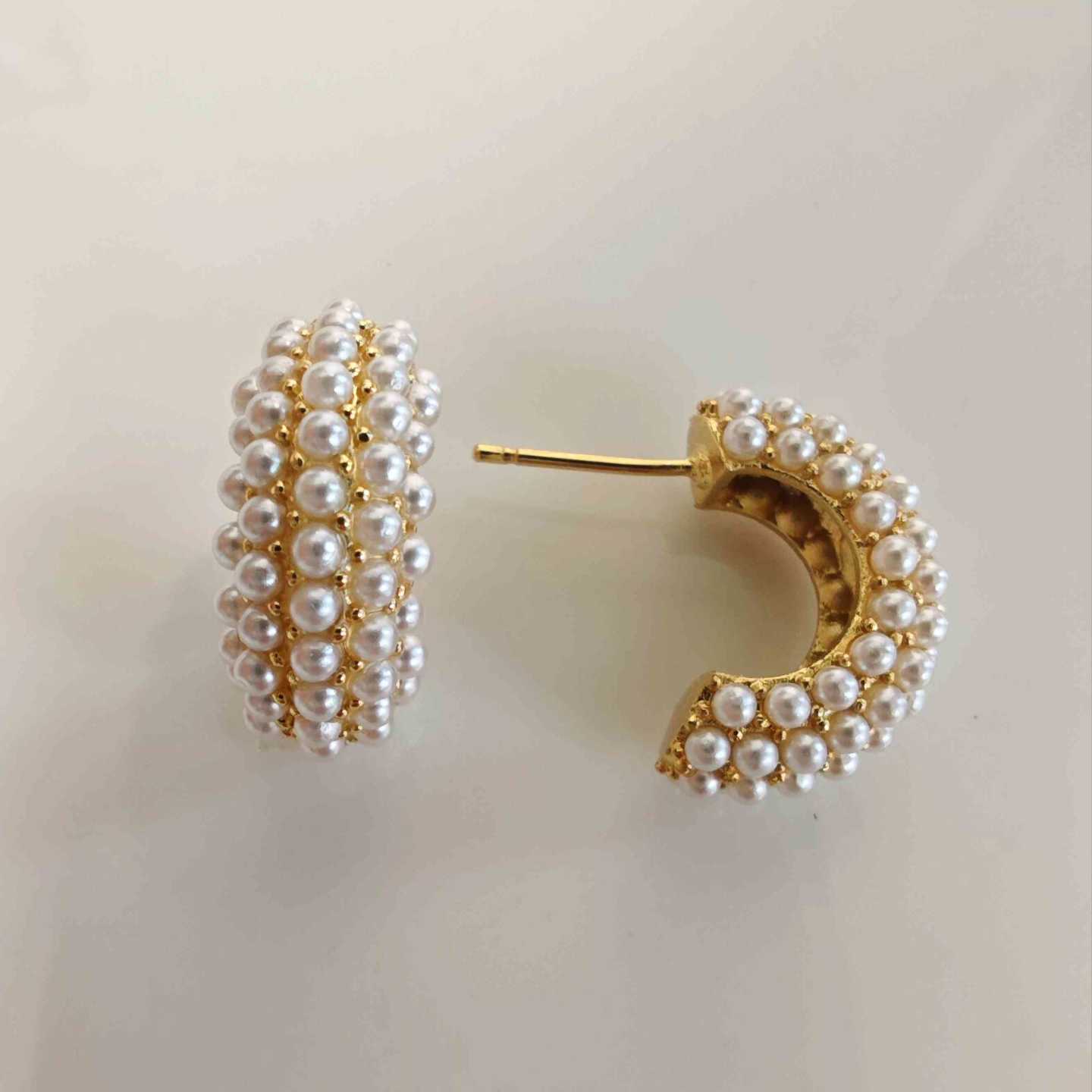 Aro Media Argolla Bañada en Oro 18k Pavé de Perlas