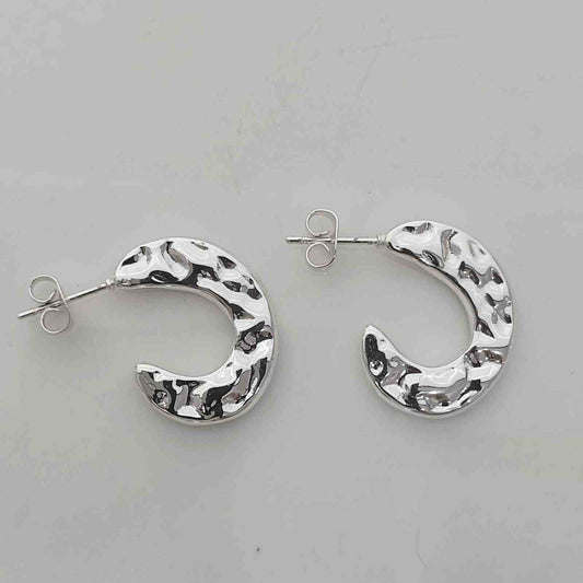 Aros Argolla C Ancha Plana Plateada Espejo Acero Inoxidable Textura Martillada Hammered Orgánica 22mm Statement