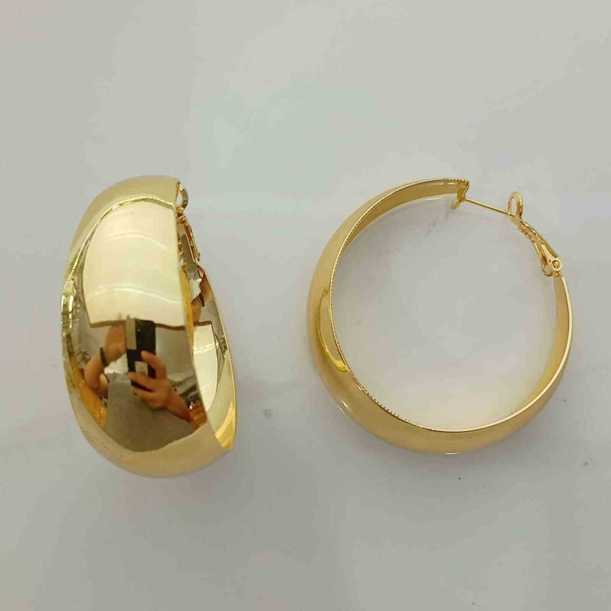Aros Argolla Circular Chunky Dome Hoops Grande Lisa Dorada Baño Oro 18K Espejo Abombada Volumétrica Maximalista 45x18mm