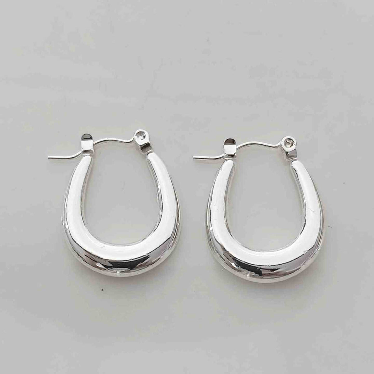 Aros Argolla Ovalada Chunky Hoops Lisa Plateada Espejo Acero Inoxidable Abombada Volumétrica Minimalista Clean 23x19mm