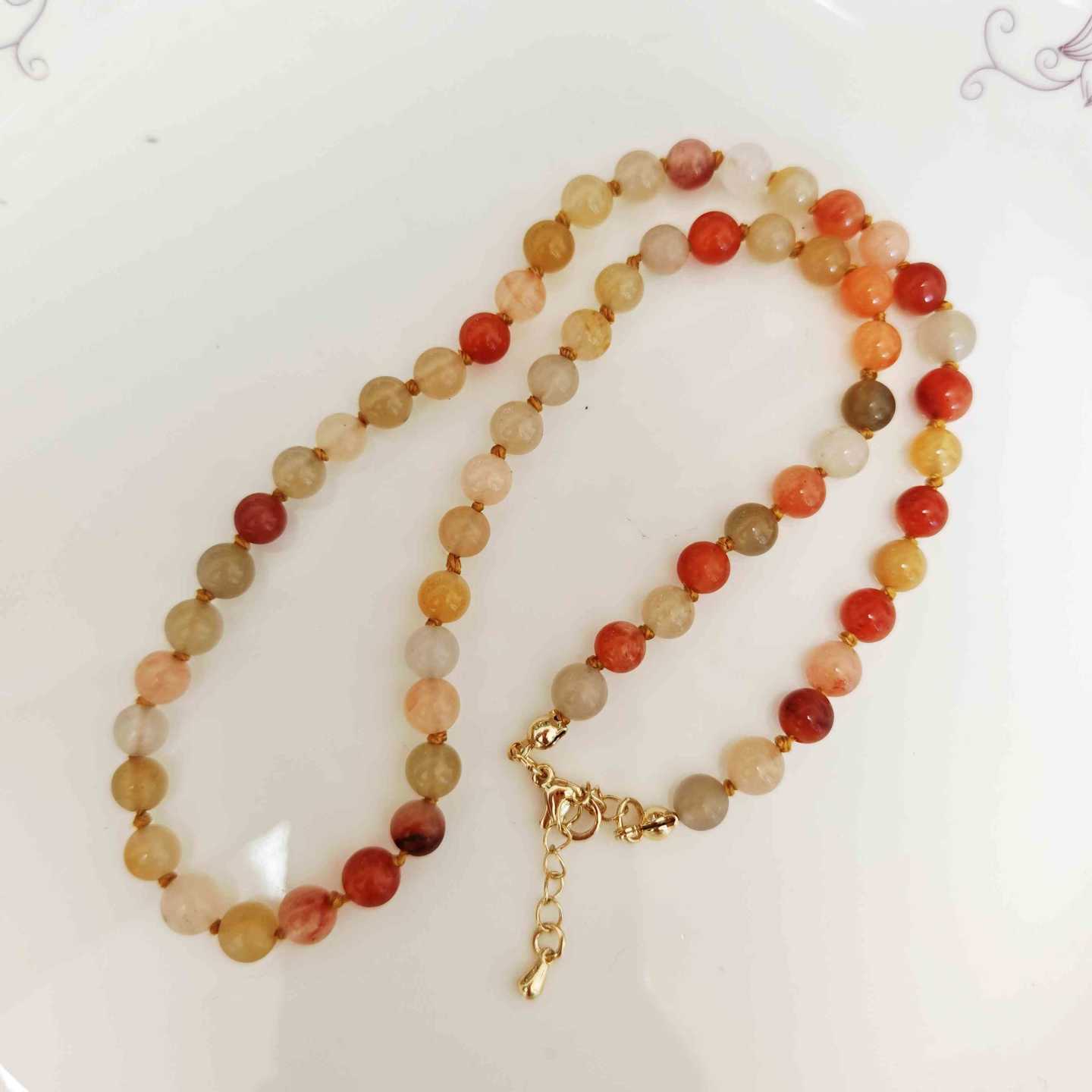 Collar Bañado en Oro 18k Ágata Multicolor Bolitas 6mm Anudado Tonos Tierra 50cm