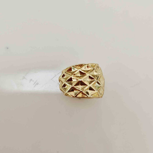 Ear Cuff Ancho Bañado en Oro 18k con Patrón Geométrico Calado