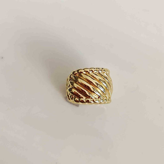 Ear Cuff  Ancho Bañado en Oro 18k con Textura Diagonal Trenzada