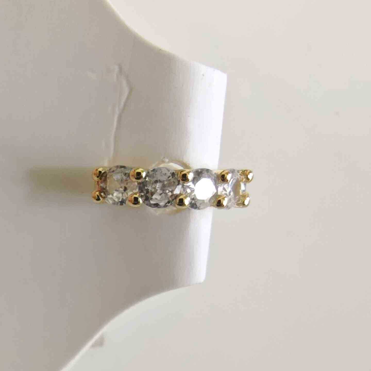 Ear Cuff Bañado en Oro 18k con 5 Circones Talla Redonda en Garras