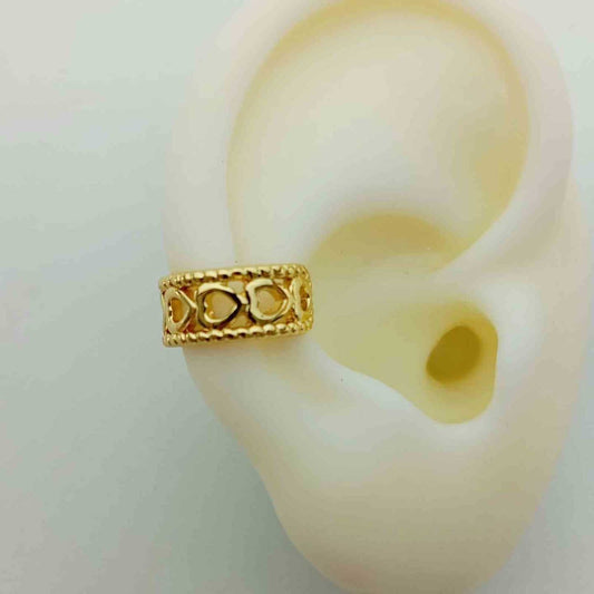 Ear Cuff Bañado en Oro 18k con Corazones Huecos Calados